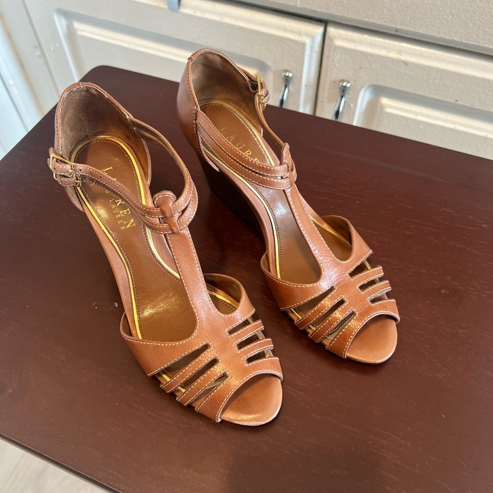 Lauren Ralph Lauren Brown
Strappy Wedge Sandals Buckle
Ankle Strap Size 6.5M